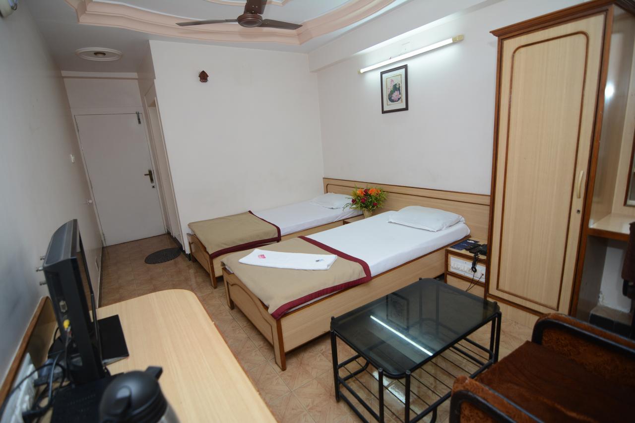 Hotel Kirti Jāmnagar Exterior foto